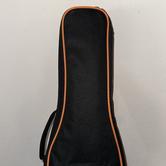 Donner *NEW* Ukulele Carrying Case with Adjustable Strap, Black - Picture 2 of 10